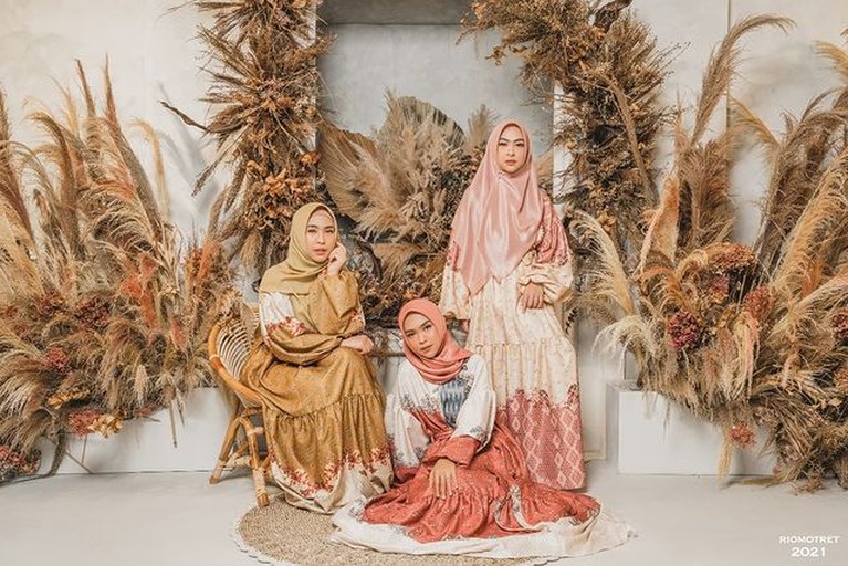 Pesona Kakak Beradik Ria Ricis, Oki Setiana Dewi & Shindy Pesona Kakak Beradik Ria Ricis, Oki Setiana Dewi & Shindy