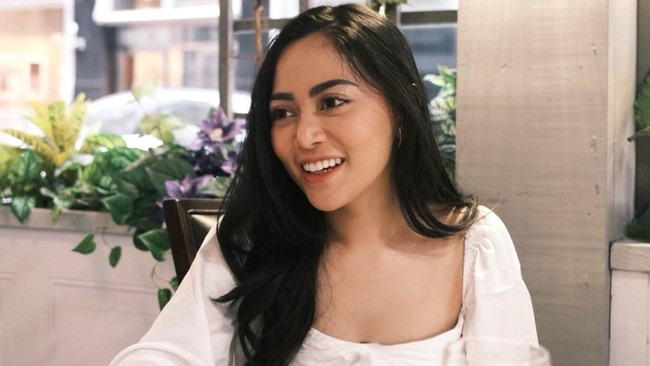 Polda Metro Jaya memanggil selebgram Rachel Vennya untuk menjelaskan ketidaksesuaian mobil dengan pelat nomor miliknya.