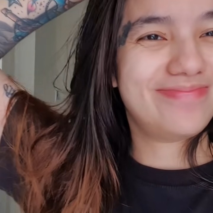 <p>Sheila Marcia memutuskan pindah dari Bali. Ia menyusul suaminya, Dimas Akira di Semarang, Jawa Tengah. Ia menetap di sebuah rumah yang sangat sederhana, Bunda. (Foto: YouTube Sheila Marcia & AwesomeFam)</p>