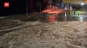 VIDEO: Hujan Lebat Dan Angin Kencang Terjang Hong Kong