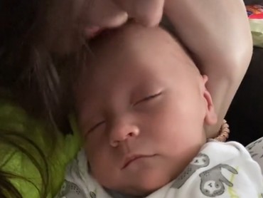 img-title Viral, Ibu Muda Kecewa Acara Baby Shower Anaknya Tak Dihadiri Siapa pun