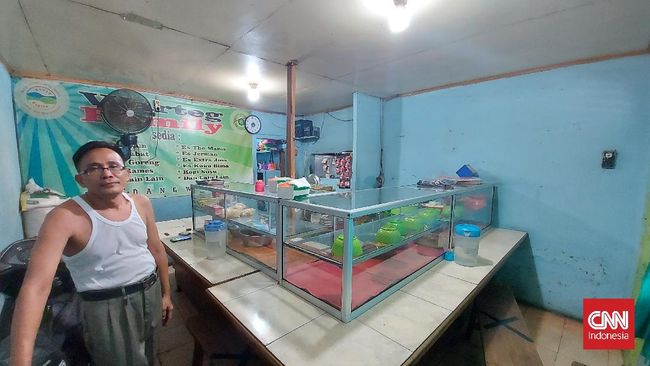 Warteg di Jaktim Diserbu Warga Usai Dikunjungi Anies Baswedan Menu makan di warteg milik Takuri di Matraman Jakarta Timur itu langsung ludes hanya setengah jam setelah kunjungan Anies Baswedan.