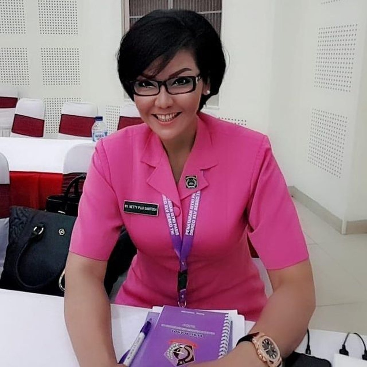 Kompol Netty Rosdiana Siagian mencuri perhatian publik karena parasnya yang cantik hingga disebut mirip artis&period; Yuk intip&excl;