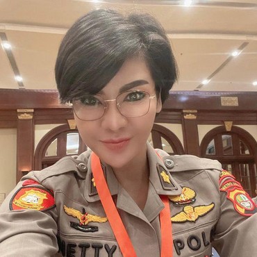 Polwan Mirip Artis Vs Perdamaian Ijonk dan Dhena Devanka