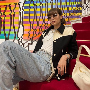 Lirik Lagu Terjemahan Money - Lisa BLACKPINK