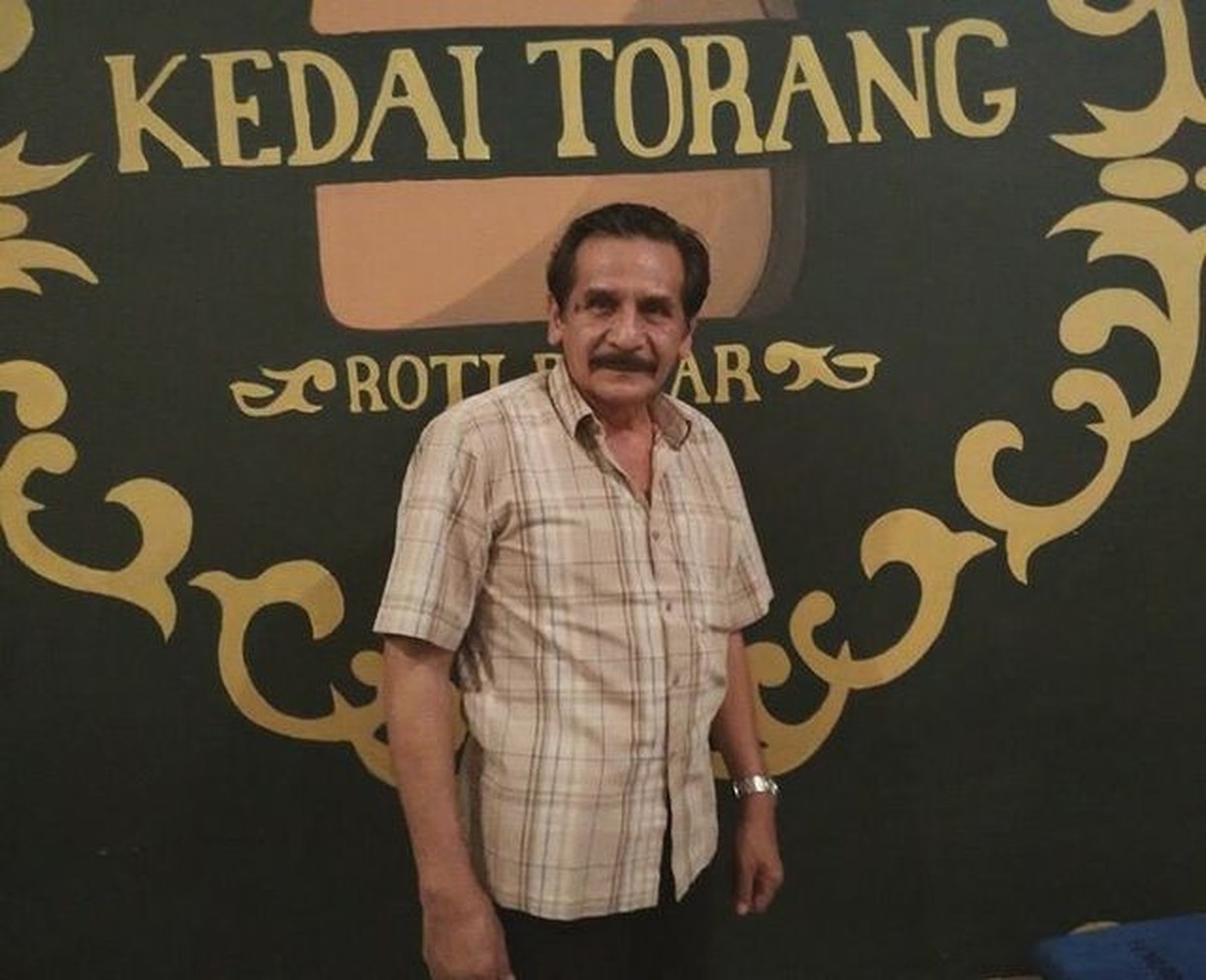 7 Potret Piet Pagau Aktor Senior yang Jadi Sorotan