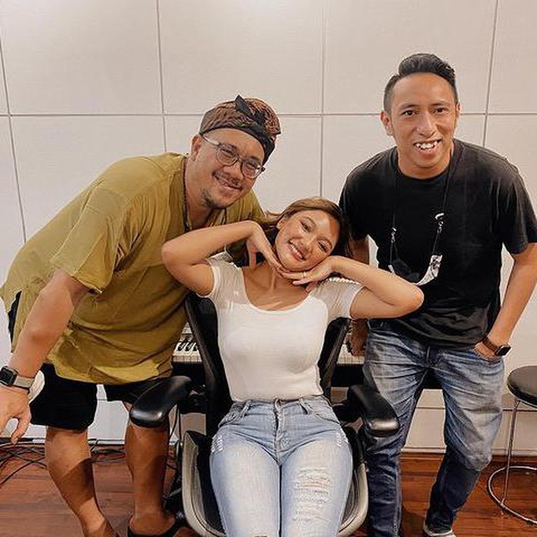 7 Potret Terbaru Marion Jola yang Stres Berat 3 Bulan Nggak Dapat Job Potret Terbaru Marion Jola yang Stres Berat 3 Bulan Nggak Dapat Job