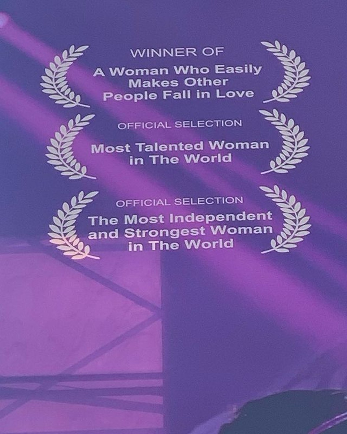 Prilly Latuconsina sedang berbahagia merayakan ulang tahunnya yang ke 25 hari ini Jumat &lpar;15&sol;10&rpar;&period; Yuk kita intip momen perayannya&excl;