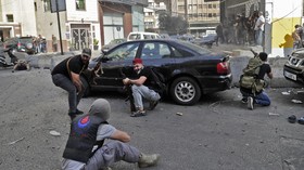FOTO: Ribut Jalanan Beirut Diserbu Baku Tembak Berdarah
