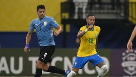 Neymar Buat Malu Suarez di Brasil vs Uruguay