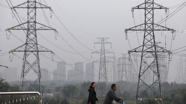 China mengklaim akan memangkas BBM fosil hingga di bawah 20 persen pada 2060 dan meningkatkan energi nonfosil 80 persen.
