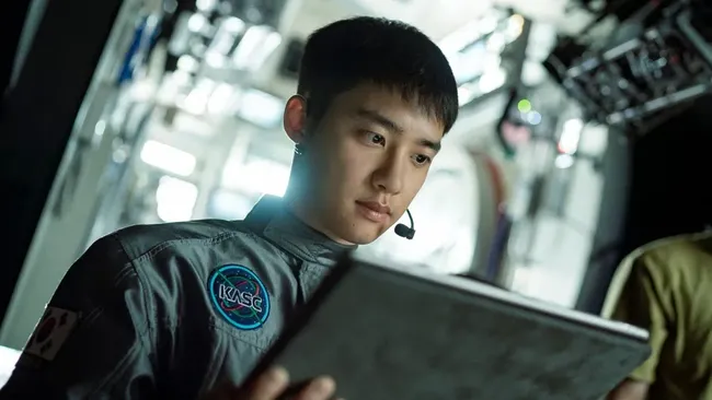 D.O. EXO Selesai Syuting Jadi Kru NASA di Film The Moon