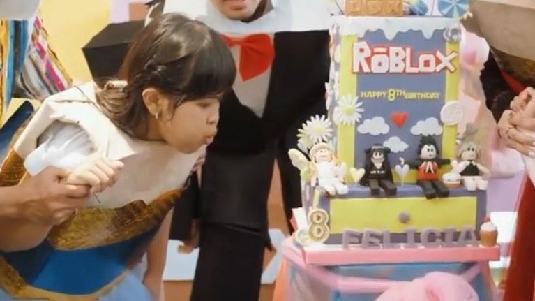 Sebelum dipersunting oleh Ridho DA, Syifa menjalani beberapa rangkaian acara seperti pengajian dan siraman. Yuk intip!