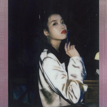 Lim Chang Jung Positif Corona, IU Tunda Jadwal & Jalani Tes COVID-19