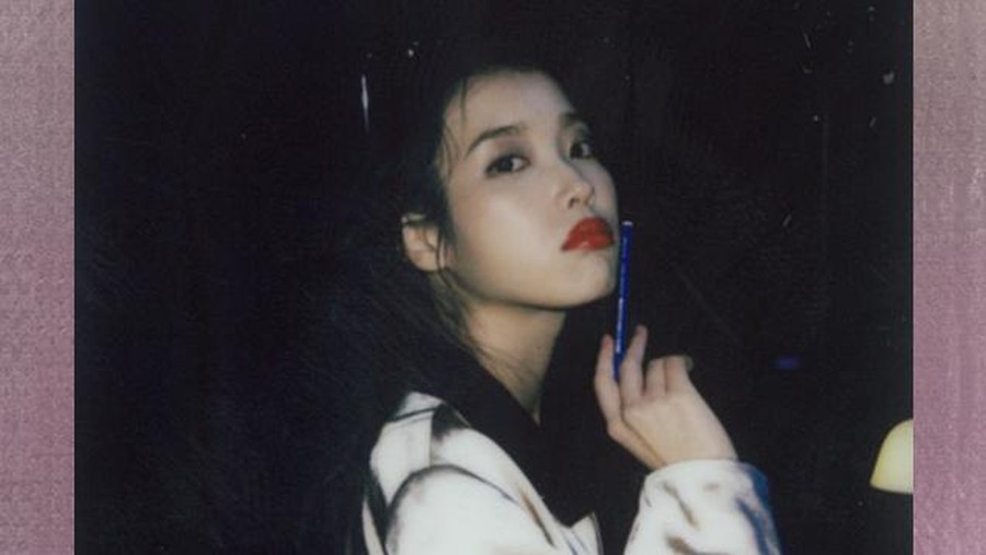 IU IU akan comeback dengan single digital Strawberry Moon.