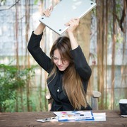 Kesal Saat WFH Laptop Malah Rusak? Coba Cek, Kebiasaan Buruk Ini Sering Kamu Lakukan?