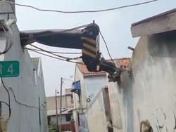PDAM Depok Minta Maaf soal Crane Roboh Timpa Rumah Warga