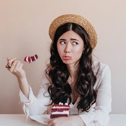 Kebiasaan Konsumsi 5 Makanan Ini Ternyata Bisa Menjadi Pemicu Kulit Kering, Cek Ada Favoritmu juga?