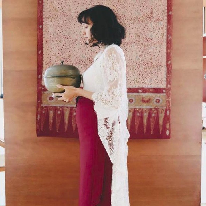 <p>Nadine Chandrawinata tengah menanti kelahiran anak pertamanya nih, Bunda. Jelang melahirkan, istri Dimas Anggara ini kerap mengunggah baby bump-nya di media sosial. (Foto: Instagram @nadinelist)</p>