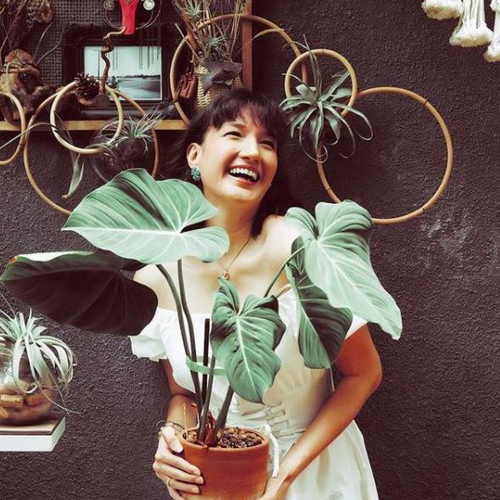 <p>Ada yang baru dari penampilan Nadine Chandrawinata saat hamil. Ia mengaku perdana potong rambut pendek demi calon bayinya, Bunda. (Foto: Instagram @dimsanggara)</p>