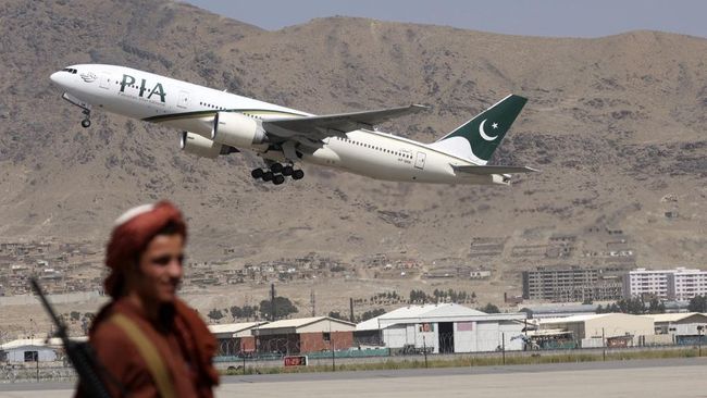 Maskapai Pakistan International Airlines (PIA) menghentikan penerbangan ke Kabul, Afghanistan, pada Kamis (14/10) karena Taliban terlalu ikut campur.