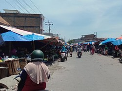 Makan Badan Jalan, PKL di Pasar Lokasi Pedagang Dipukul Preman Ditertibkan