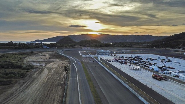 Menko Perekonomian Airlangga Hartarto memperkirakan potensi ekonomi dari World Superbike di Mandalika mencapai Rp500 miliar.