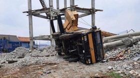 SAR Evakuasi Bocah  Korban Crane  di Depok 5 Jam
