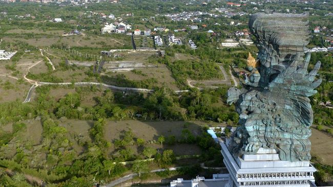 Objek wisata Garuda Wisnu Kencana di Bali kembali dibuka, namun hanya pada Jumat, Sabtu, dan Minggu.