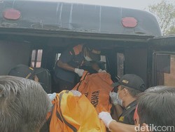 Wanita di Surabaya Tewas Bersimbah Darah dalam Pangkuan Anaknya