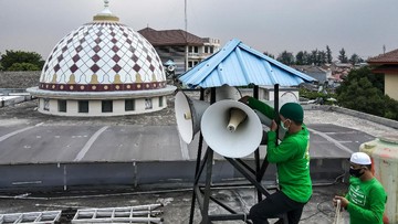 Terpapar kebisingan di atas 95 dB dalam waktu lama dapat merusak sistem pendengaran manusia.