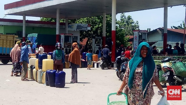 PT Pertamina Patra Niaga menyatakan saat ini terjadi keterbatasan stok BBM di Sumatera Utara karena antrean kapal pengangkut di Singapura dan Malaysia.