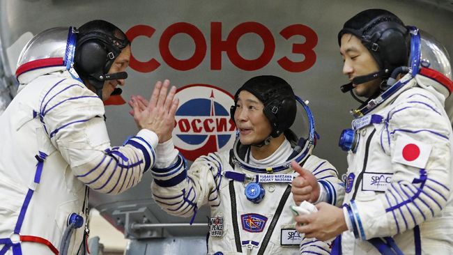 Yusaku Maezawa, pengusaha dan miliarder Jepang, akan berwisata ke luar angkasa (ISS) pada Rabu (8/12).