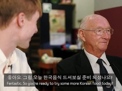 Veteran Perang Korea Diajak Makan Korean BBQ Pertama Kali, Ini Reaksinya