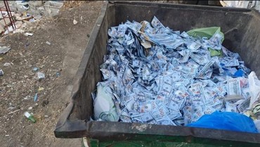 Heboh Warga Temukan Berton-ton Uang Kertas Pecahan 100 Dolar AS