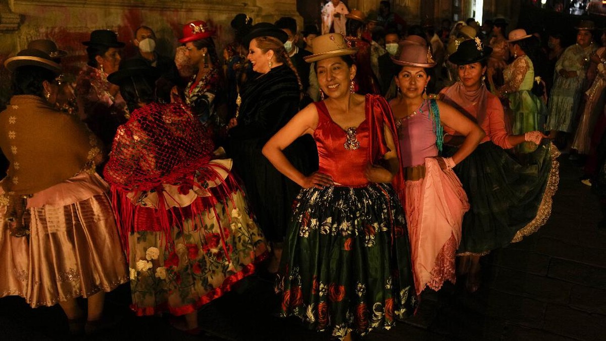 FOTO: Warna Warni Parade Busana Cholita di Bolivia