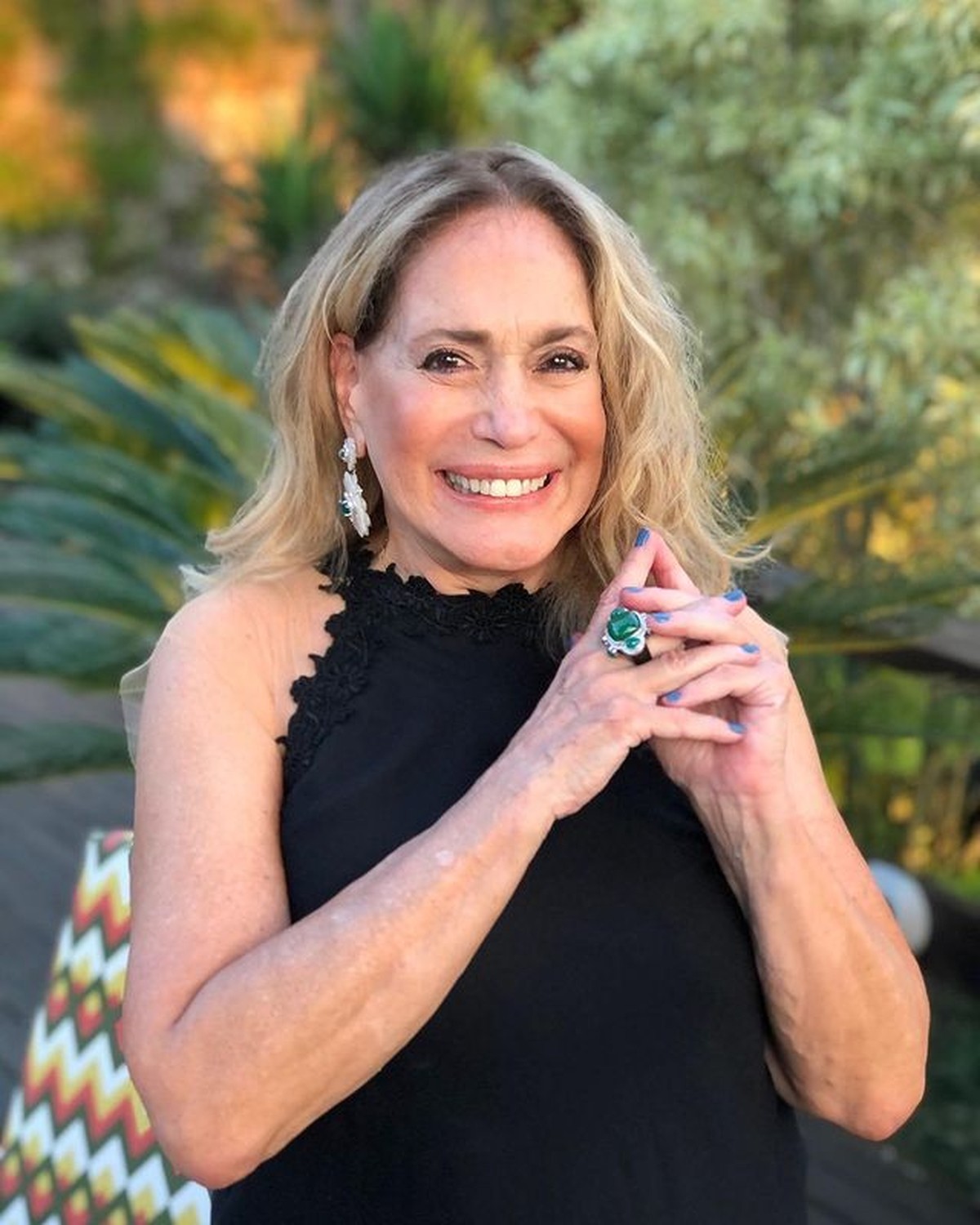 Salah satu bintang telenovela legendaris Brasil&comma; Susana Vieira bikin heboh karena ngaku kencani 300 gay&period; Yuk intip potretnya&excl;