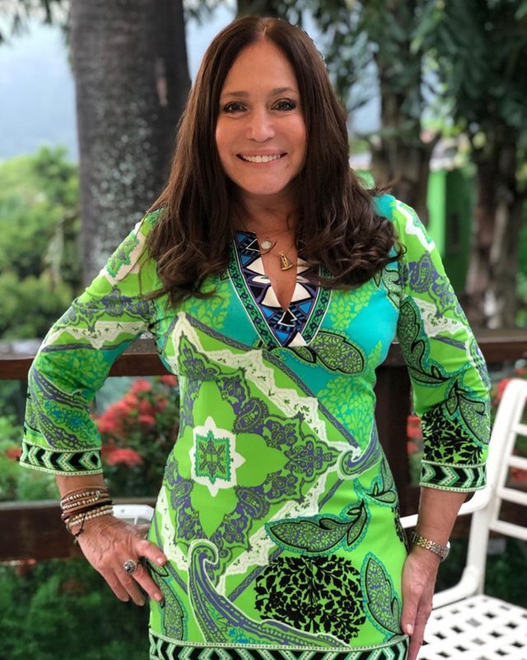 7 Potret Bintang Telenovela yang Ngaku Kencani 300 Gay Selama Pandemi Salah satu bintang telenovela legendaris Brasil, Susana Vieira bikin heboh karena ngaku kencani 300 gay. Yuk intip potretnya!