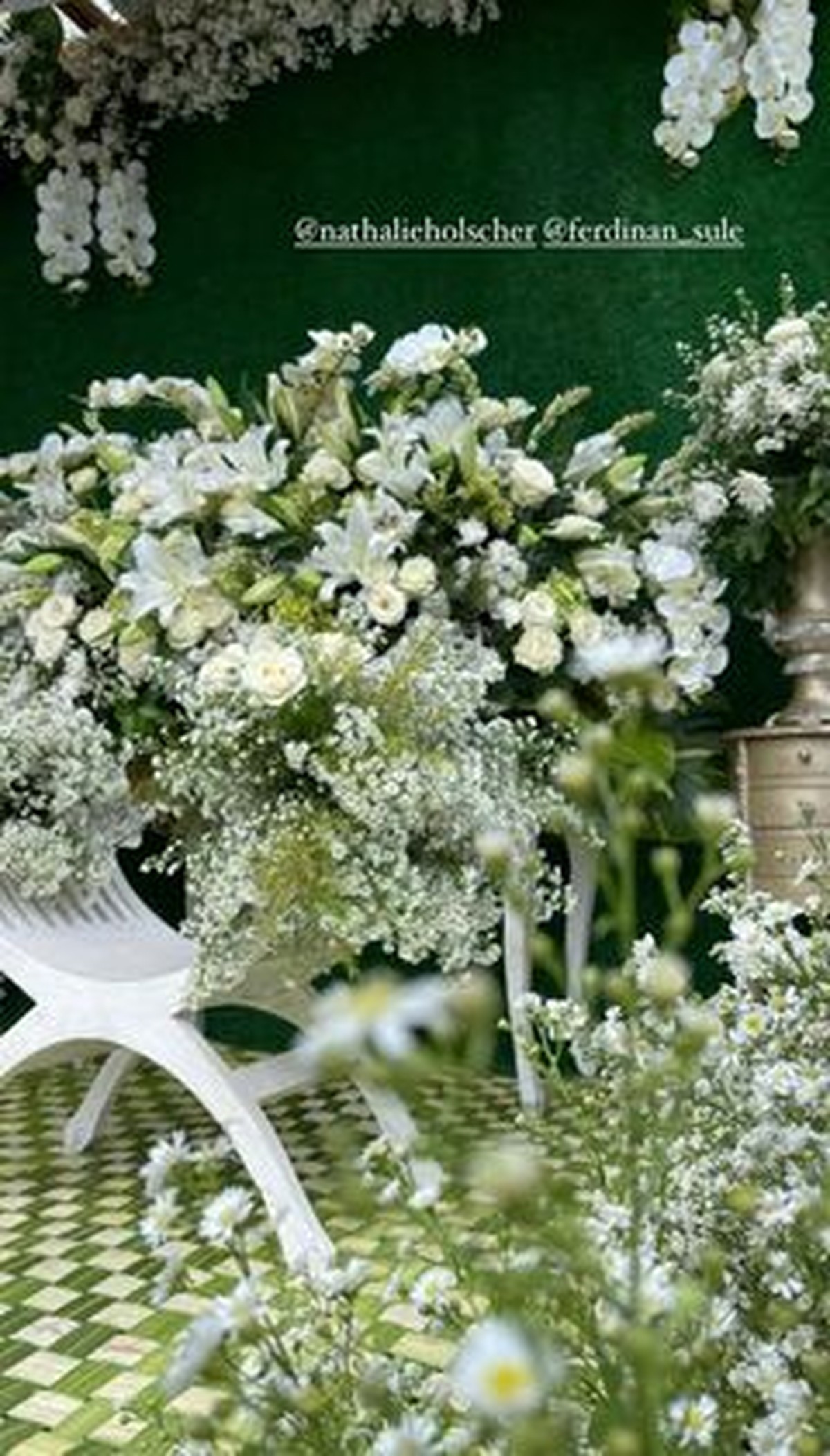 Sule dan Nathalie Holscher menggelar acara siraman dan tasyakuran 7 bulan kehamilan Nathalie&period; Yuk kita intip&excl;