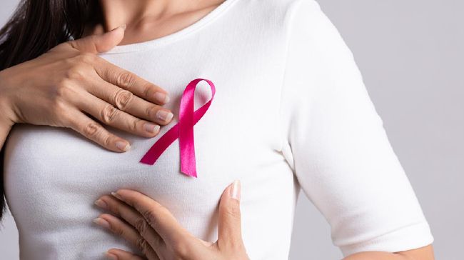 A to Z Kanker Payudara: Penyebab, Gejala, dan Pencegahan Setiap tahun di bulan Oktober dunia memperingati bulan peduli kanker payudara atau Breast Cancer Awareness Month. Berikut penjelasan lengkap kanker payudara.