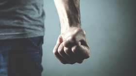 Viral Pejabat Disdik Nabire Tendang-Injak Siswa Ikut Demo Tolak MBG