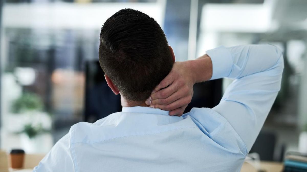 Benarkah Leher Kaku Tanda Kolesterol Tinggi? Ini Penjelasan Dokter