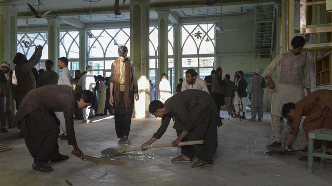 ISIS mengklaim bertanggung jawab atas bom bunuh diri di masjid Syiah di Afghanistan yang menewaskan setidaknya 47 orang pada Jumat (15/10).