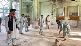 FOTO: Bom di Masjid Syiah Afghanistan Tewaskan 47 Orang