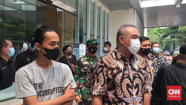 RS Tolak Buka Hasil Pemeriksaan Mahasiswa 'Smackdown' Polisi RS Ciputra Hospital, Tangerang, menolak mengungkap hasil pemeriksaan medis terhadap Fariz, mahasiswa yang dibanting ala smackdown oleh aparat kepolisian.