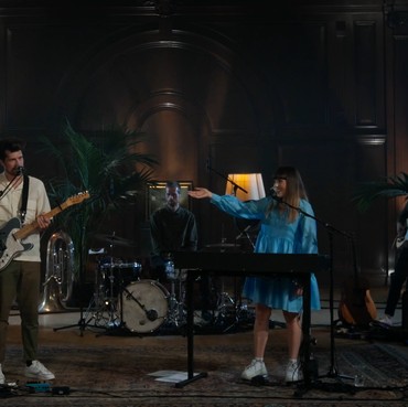 Tampil di Mola Chill Fridays, Oh Wonder Kenang Momen Manggung di Bandung