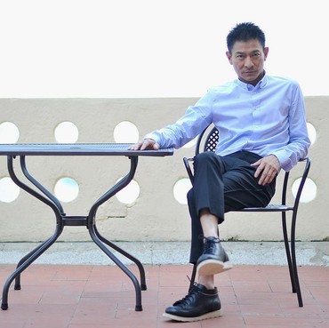 Penampilan Andy Lau dengan Wajah Pucat & Tubuh Bungkuk Bikin Khawatir