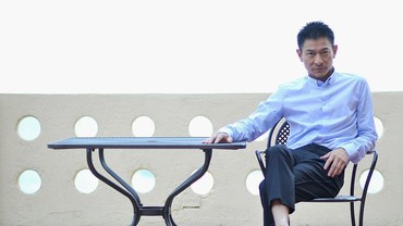 Penampilan Andy Lau dengan Wajah Pucat & Tubuh Bungkuk Bikin Khawatir