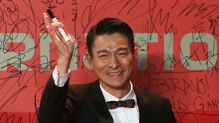 Potret Andy Lau CANNES, FRANCE - MAY 20: Actor Andy Lau attends the photocall for 'Blind Detective' during The 66th Annual Cannes Film Festival at Palais des Festivals on May 20, 2013 in Cannes, France. (Photo by Samir Hussein/Getty Images)