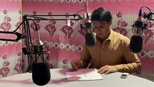 Sebelum Taliban berkuasa, radio Urooj bebas menyiarkan berita hingga musik. Namun kini, pendiri Urooj sedih hanya menyiarkan khotbah religi.